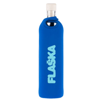 wiederverwendbare flaska glasflasche mit blauer neopren schutzhülle und flaska-logo design