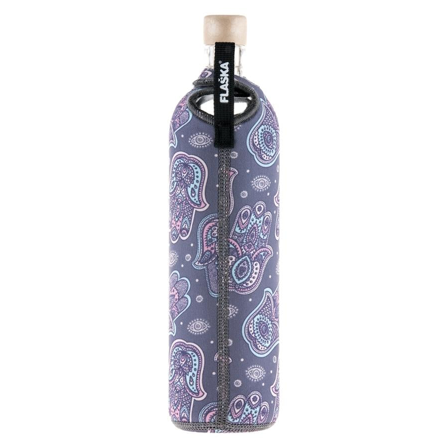 rückansicht der flaska wiederverwendbare glasflasche mit neopren schutzhülle hamsa design