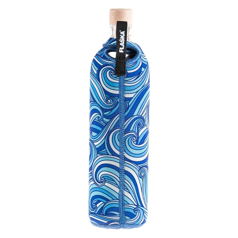 rückansicht der flaska wiederverwendbare glasflasche mit neopren schutzhülle blaues meer wellen design